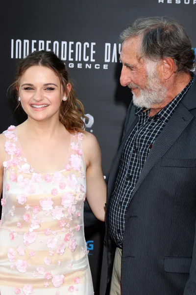 Joey King, Judd Hirsch — Stock Photo, Image