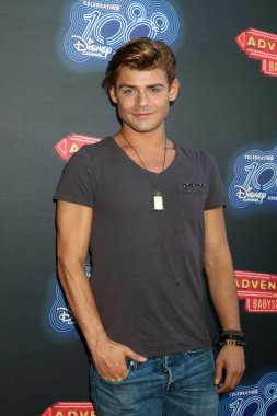 oyuncu Garrett Clayton