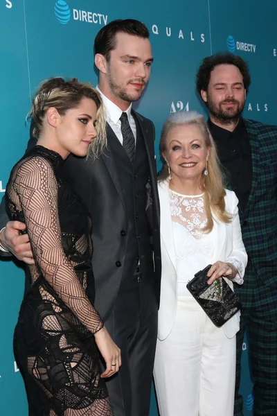 Kristen Stewart, Nicholas Hoult, Jacki Weaver, Drake Doremus — Stock Photo, Image