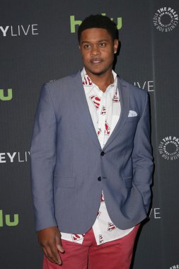 aktör Pooch Hall 