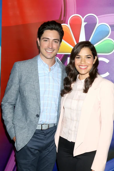 Ben Feldman, America Ferrera — Zdjęcie stockowe