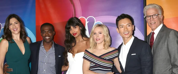 D 'Arcy Carden, William Jackson Harper, Jameela Jamil, Kristen Bell, Manny Jacinto, Ted Danson — Foto de Stock