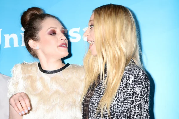 Carly Chaikin, Portia Doubleday — Foto de Stock