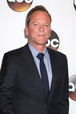 aktör Kiefer Sutherland