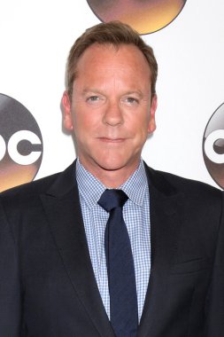 aktör Kiefer Sutherland