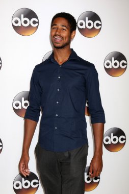 aktör Alfred Enoch