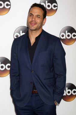 aktör Daniel Sunjata