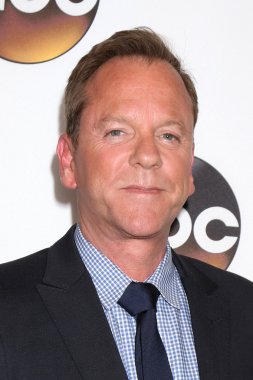aktör Kiefer Sutherland