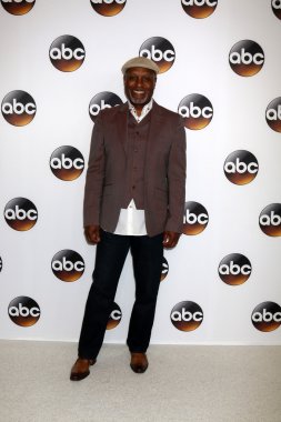 aktör James Pickens Jr 