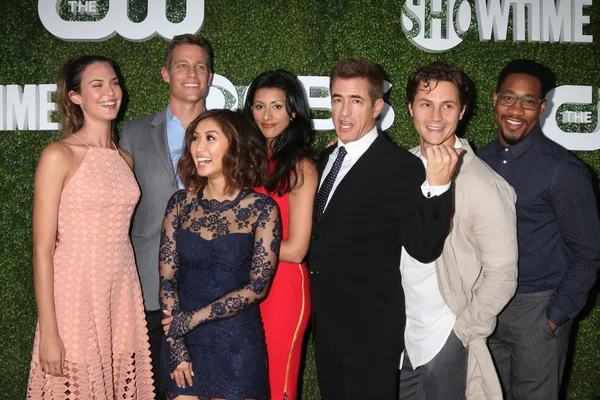 Odette Yustman, Ward Horton, Brenda Song, Radek Shetty, Dermot Mulroney, srpna borovice, Aaron Jennings — Stock fotografie