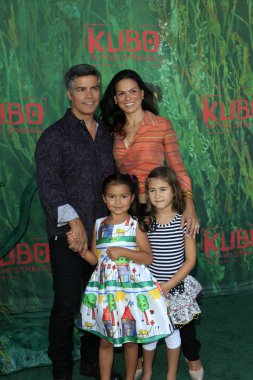 Esai Morales, Mariana Oliveira Morales, Elvimar Silva, konuk 