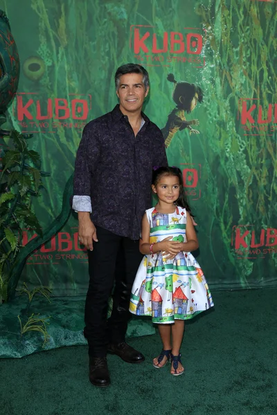 Esai Morales, Mariana Oliveira Morales — Stock Photo, Image