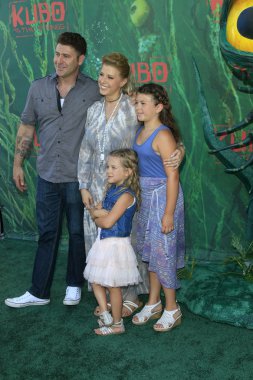 Justin Hodak, Jodie Sweetin, Beatrix Carlin Sweetin Coyle, Zoie Laurel Mayıs Herpin