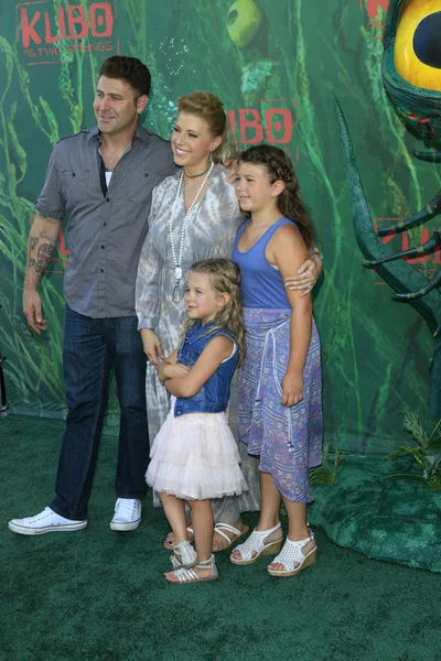 Justin Hodak, Jodie Sweetin, Beatrix Carlin Sweetin Coyle, Zoie Laurel Mayıs Herpin