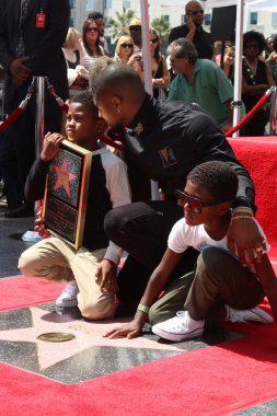 Usher Raymond V, Usher Raymond IV, Naviyd Ely Raymond