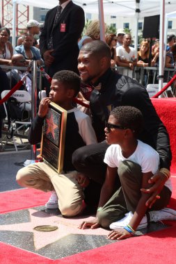 Usher Raymond V, Usher Raymond IV, Naviyd Ely Raymond