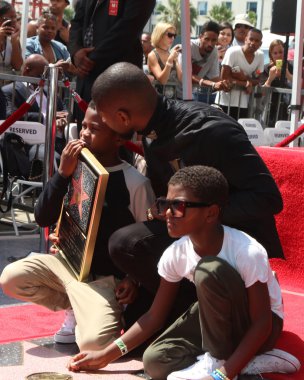 Usher Raymond V, Usher Raymond IV, Naviyd Ely Raymond