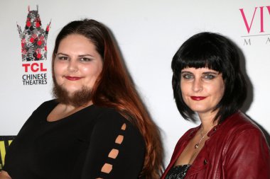 Dakota Cooke, nam-ı diğer Dakota Sakallı Kadın, konuk 