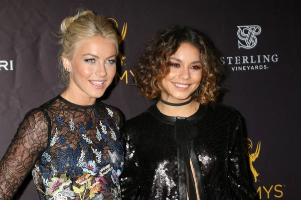 Julianne Hough, Vanessa Hudgens — Zdjęcie stockowe