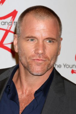 Aktör Sean Carrigan