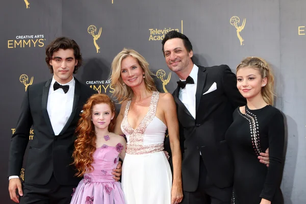 Dog with a Blog Cast, Blake Michael, Francesca Capaldi, Beth Littleford, Stephen Full, G. Hannelius — Stock Photo, Image