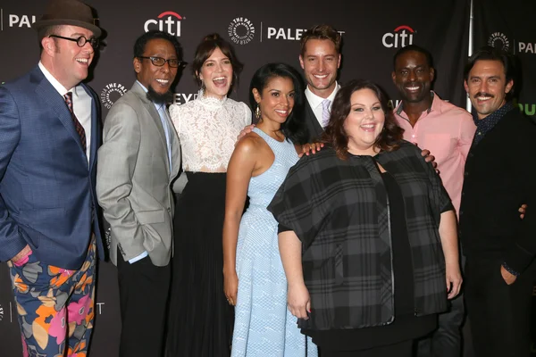 Chris Sullivan, Ron Cephas Jones, Mandy Moore, Susan Kelechi Watson, Justin Hartley, Chrissy Metz, Sterling K. Brown, Milo Ventimiglia — Stok fotoğraf