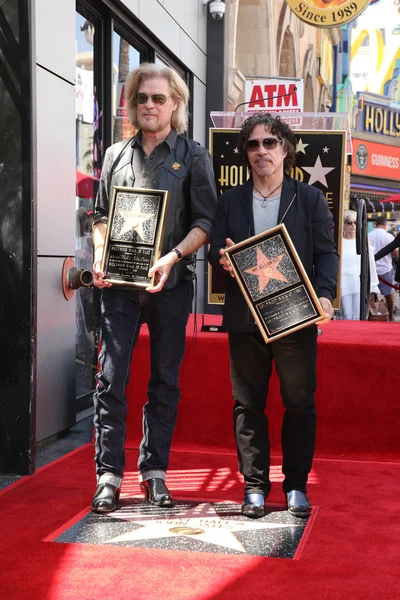 Dave Stewart, Daryl Hall, John Oates dan eksekutif musik Jerry Greenberg — Stok Foto