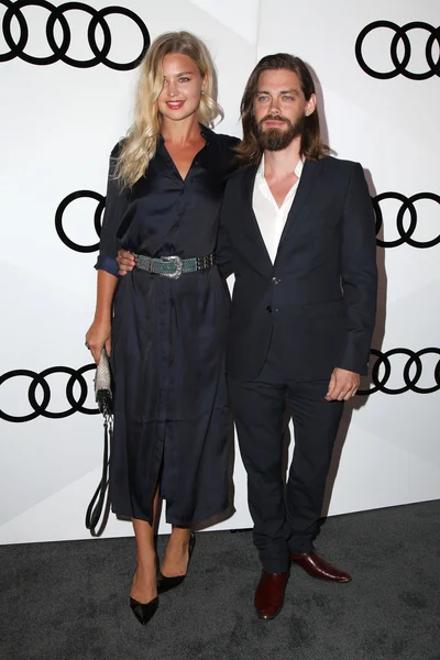 Jennifer Akerman, Tom Payne — Stock Photo, Image