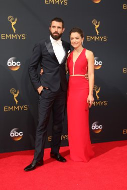 Tom Cullen, Tatiana Maslany.
