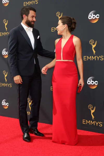 Tom Cullen, Tatiana Maslany — Photo