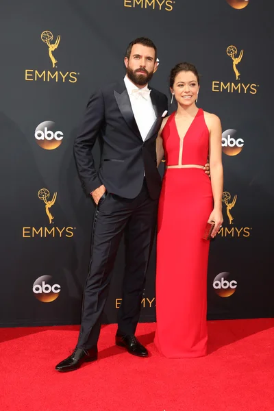 Tom Cullen, Tatiana Maslany — Foto Stock