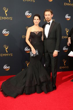 Neve Campbell, John Joseph Feild