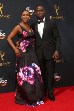 Ryan Michelle yıkanmak, Sterling K Brown