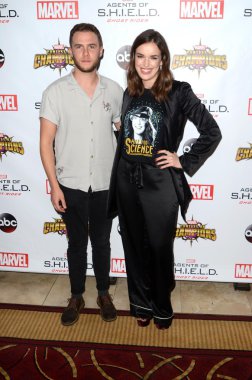 Elizabeth Henstridge, Iain De Caestecker