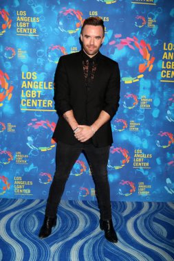 şarkıcı Brian Justin Crum