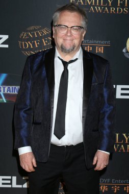 LOS ANGELES - 24 Mart 2021 'de Universal Hilton Hotel' de 14. Aile Film Ödülleri 'nde Robbie Rist