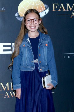 LOS ANGELES - 24 Mart 2021 'de Universal Hilton Hotel' de 14. Aile Film Ödülleri 'nde Emerson White