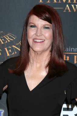 LOS ANGELES - 24 Mart 2021, Universal City, CA 'de 14. Aile Film Ödülleri' nde Kate Flannery