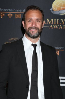 LOS ANGELES - 24 Mart 2021 'de Universal Hilton Hotel' de 14. Aile Film Ödülleri 'nde Matt Shapira