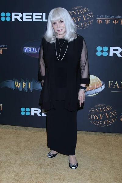 Elizabeth Travis, nam-ı diğer Bayan Randy Travis, 24 Mart 2021 'de Universal Hilton Oteli 14. Aile Film Ödülleri' nde.