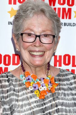 LOS ANGELES - 28 Mayıs 2021 'de Hollywood Müzesi' nde Anita Pointer ve Ruth Pointer Ruta Lee 'nin 