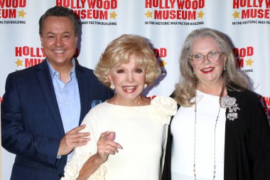 LOS ANGELES - 28 Mayıs 2021: George Pennacchio, Ruta Lee ve Ann Jillian Hollywood Müzesi 'nde Ruta Lee' nin A 'nı Düşün * * 28 Mayıs 2021 tarihinde Hollywood Müzesi' nde Öpüşme Olayı