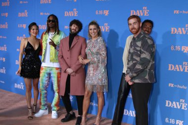 LOS ANGELES - 10 Haziran: Christine Ko, GaTa, Dave Burd aka Lil Dicky, Taylor Misiak, Travis Bennett aka Taco, ve Andrew Santino 10 Haziran 2021 'de Yunan Tiyatrosu' ndaki 