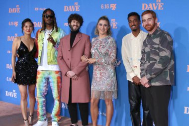 LOS ANGELES - 10 Haziran: Christine Ko, GaTa, Dave Burd aka Lil Dicky, Taylor Misiak, Travis Bennett aka Taco, ve Andrew Santino 10 Haziran 2021 'de Yunan Tiyatrosu' ndaki 