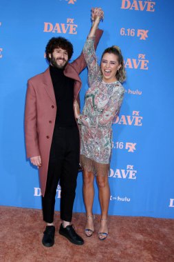 LOS ANGELES - 10 Haziran: Dave Burd ve Taylor Misiak 10 Haziran 2021 'de Los Angeles, CA' da yapılan 