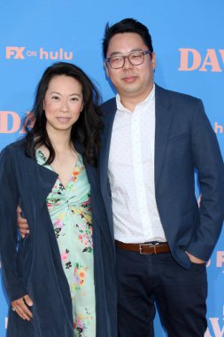 LOS ANGELES - 10 Haziran: James Shin ve eşi 10 Haziran 2021 'de Los Angeles, CA' da, Yunan Tiyatrosu 'nda ikinci sezon prömiyer gösteriminde.
