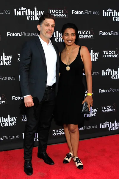 LOS ANGELES - 16 Haziran 2021 'de Beverly Hills, CA' de The Birthday Cake LA Premiere 'de Tom Carter, Toni Ann DeNoble