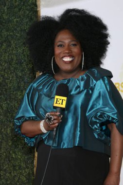 LOS ANGELES - 12 Haziran: Sheryl Underwood ET mikrofonuyla birlikte 48. Gündüz Emmy Ödülleri Basın Hattında eş sunuculuğu destekliyor - 12 Haziran 2021 tarihinde Burbank, CA