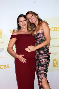 LOS ANGELES - 13 Haziran: Melissa Claire Egan ve Michelle Stafford 48. Gündüz Emmy Ödülleri Basın Hattında - 13 Haziran 2021 tarihinde Burbank, CA