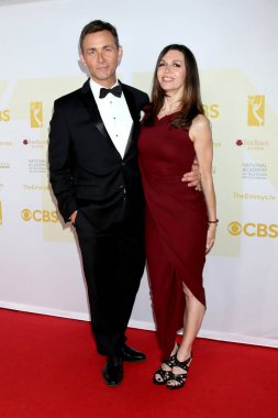 LOS ANGELES - 13 Haziran: James Patrick Stewart ve Finola Hughes 48. Gündüz Emmy Ödülleri Basın Hattında - 13 Haziran 2021 tarihinde Burbank, CA